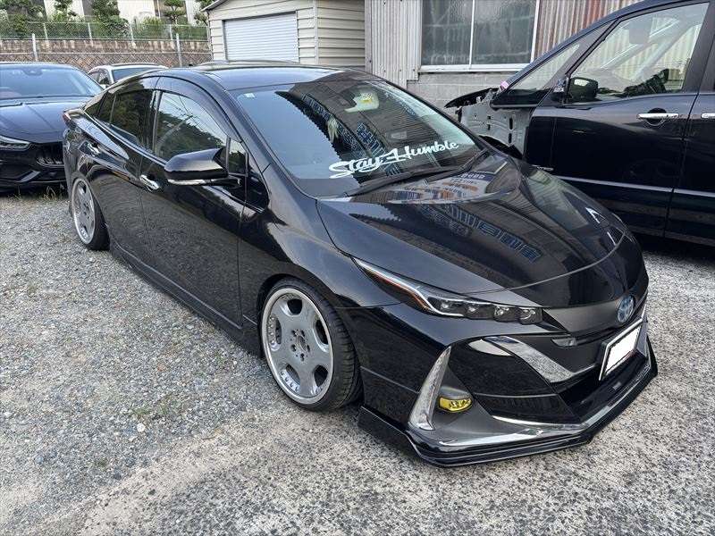 岡山県 　カスタム　プリウスPHV 後付けサンルーフ