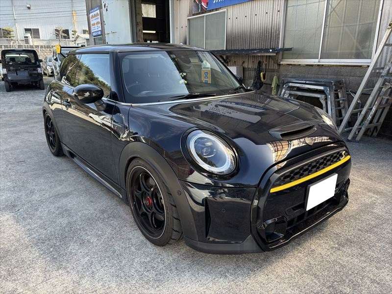 広島県 【施工事例】ミニクーパーF56にオーバーフェンダー取付＆JCWバンパー交換でワイド＆スポーティに！