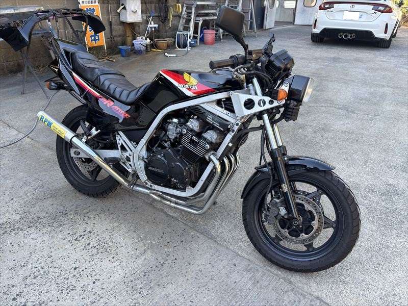 【ホンダ CBR400F】サイドカバー塗装＆BEET製テールカウル塗装・取付のご紹介！